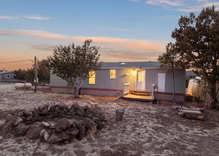 Near Gc Train-1acre-wifi-kitchen-king-parking-yard