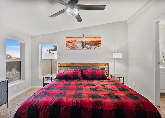 Near Gc Train-1acre-wifi-kitchen-king-parking-yard *